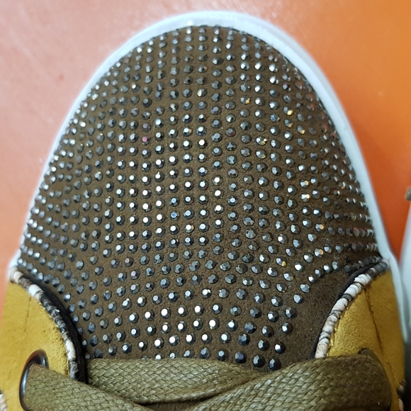 NEW Vince Camuto Leather & Suede Bling Rhinestone Multi-toned Sneakers - Picture 4 of 17